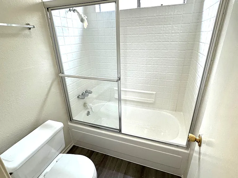 Villa Serena Apts — Photo 12