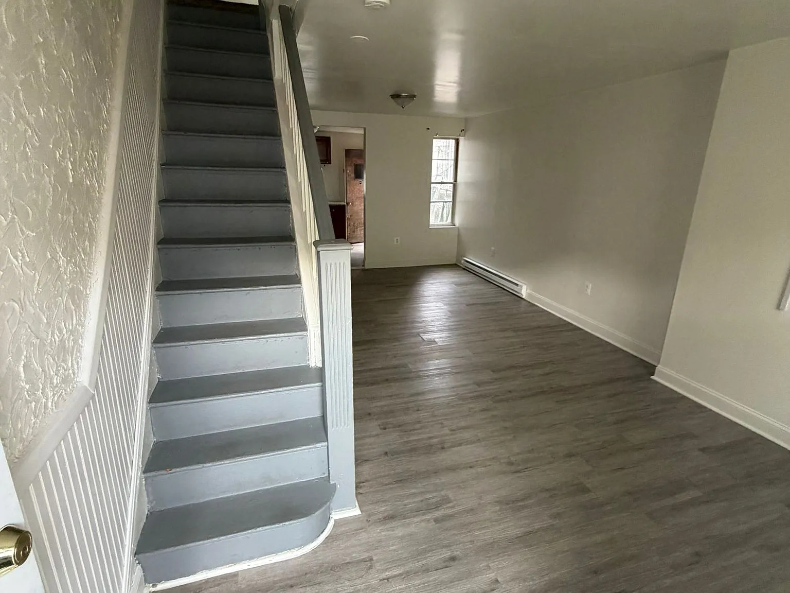 3 bed, 952 sqft, $1,400 — Photo 1