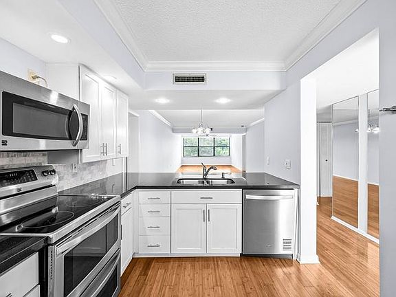 3rd image of 6109 Balboa Circle #304