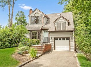 14 Lake Dr, Riverside, CT 06878