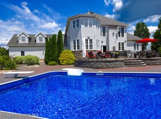 97 Green Briar Dr, Moscow, PA 18444