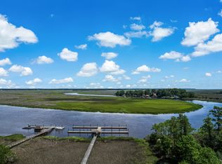 2203 Grove Point Rd, Savannah, GA 31419