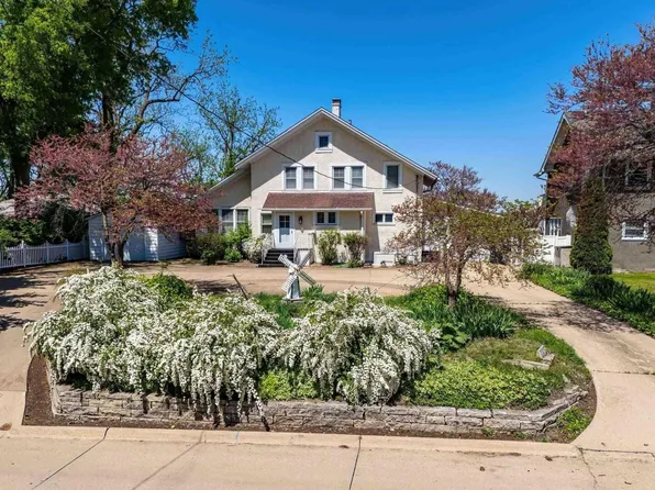 2805 8th Ave, Moline, IL 61265