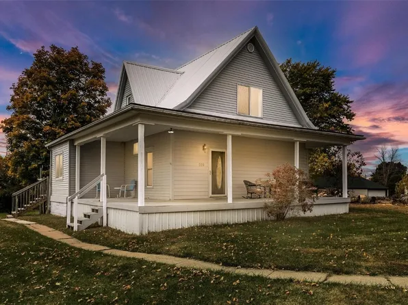 220 1st St S, Coggon, IA 52218