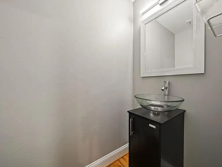 604 Canyon Dr — Photo 2