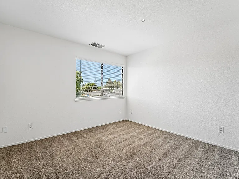 34-web-or-mls-403-425 Junction Ave 109A-S1807-030