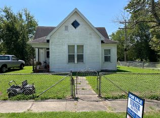 126 W Bond St, Golconda, IL 62938