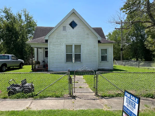 126 W Bond St, Golconda, IL 62938