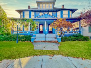 1027 Lakepointe St #1027, Grosse Pointe, MI 48230