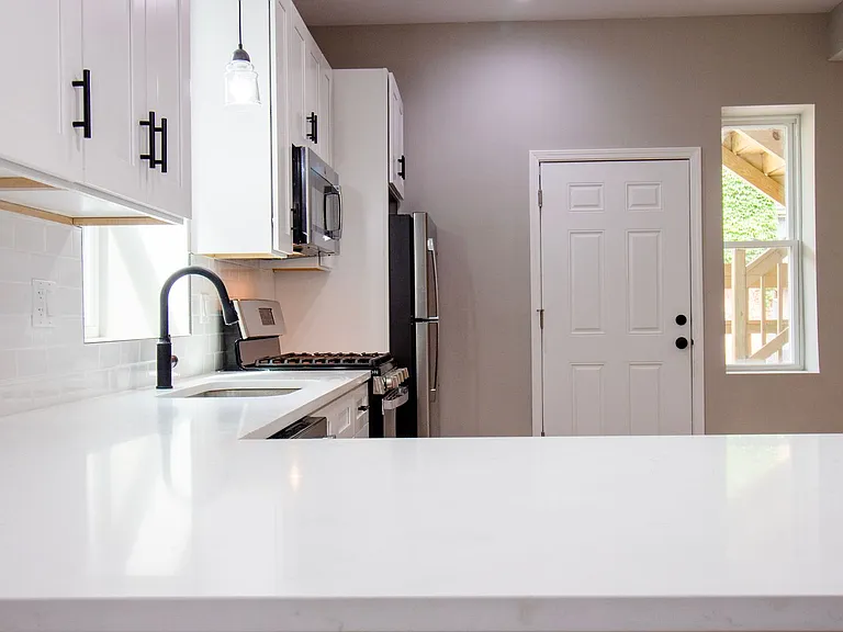 Amazing 4-bed Duplex by UIC — Photo 8