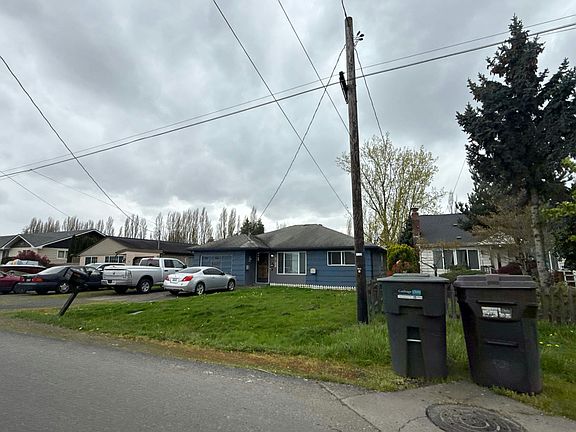 2nd image of 925 33rd Ave