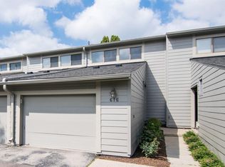 616 Peninsula Ct, Ann Arbor, MI 48105