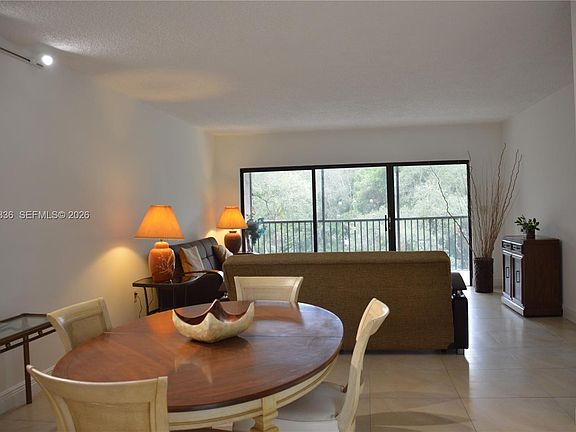 3rd image of 461 Ives Dairy Rd APT 404-2