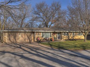 6 Ridge Dr W, Council Bluffs, IA 51503