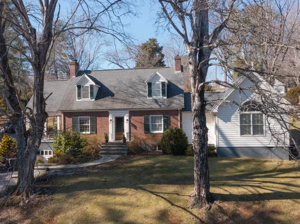 305 Overhill Dr, Lexington, VA 24450