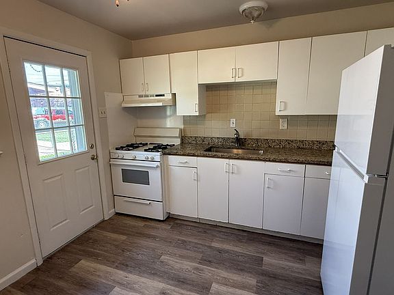 3rd image of 651 Southwell Ln