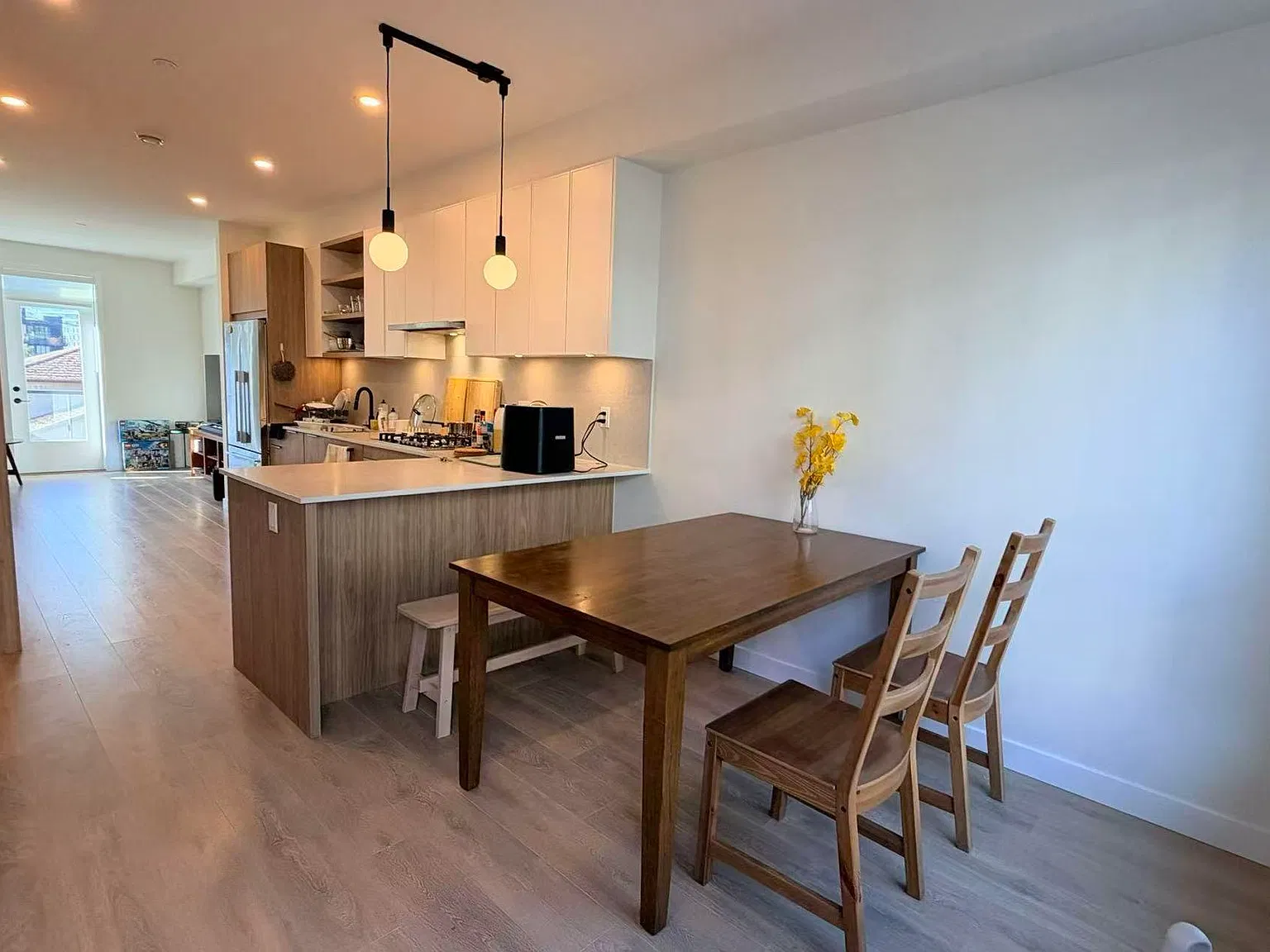 3 bed, 1321 sqft, $3,600 — Photo 3
