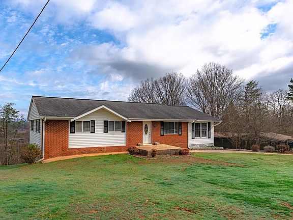 3rd image of 546 Hillcrest Dr