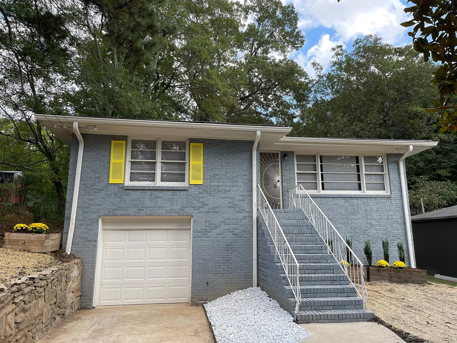 4 bed, 2399 sqft, $2,200 — Photo 1