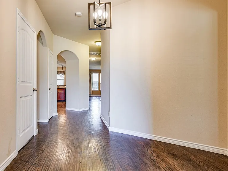 940 Lancashire Ln — Photo 7