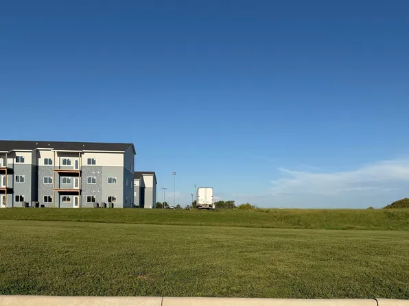 1233 N 18th St, Chariton, IA 50049
