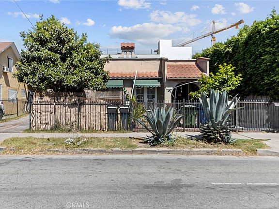 2nd image of 1154 N Wilton Pl