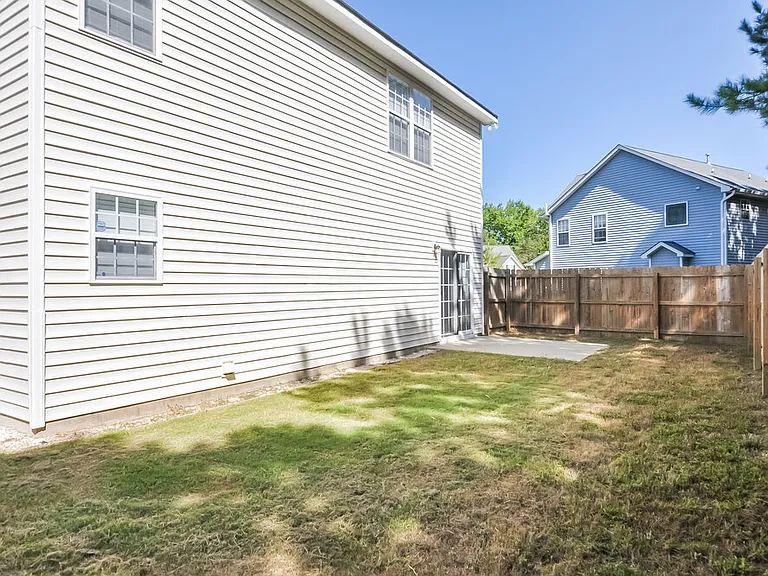 717 Hay River St — Photo 16