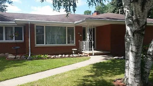 1625 S Riverdale Dr — Photo 2