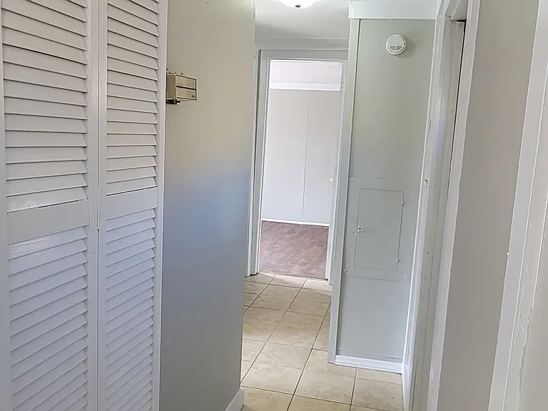 115 Linden Ln — Photo 11