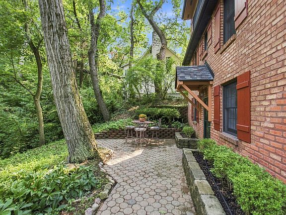 5th image of 15 Lupine Ln