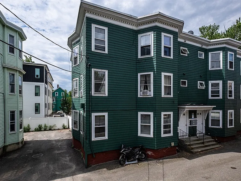 12 Kilby St #2L — Photo 16