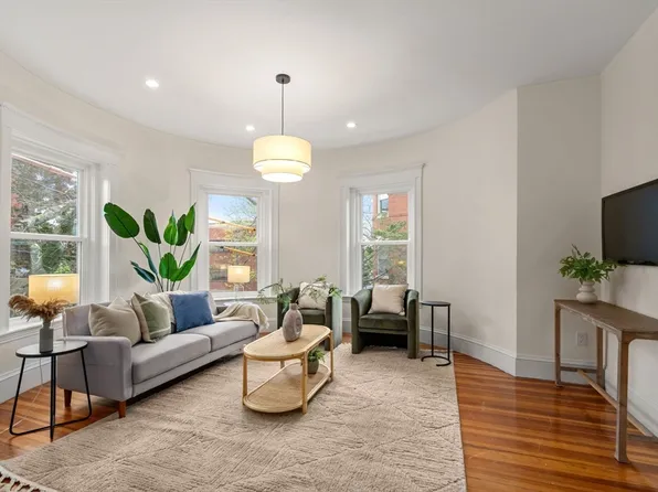 1 Auburn Ct #2, Brookline, MA 02446