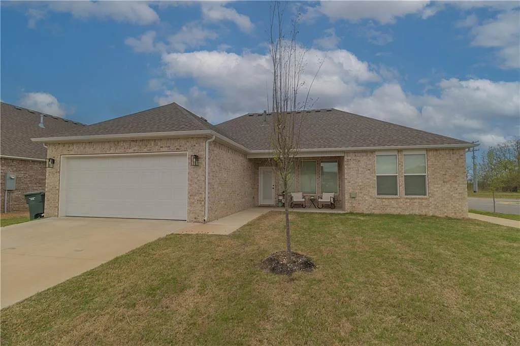 3 bed, 1603 sqft, $2,750 — Photo 3