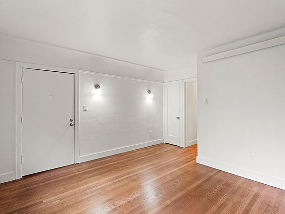 3rd image of 2919 Franklin Ave E #1E
