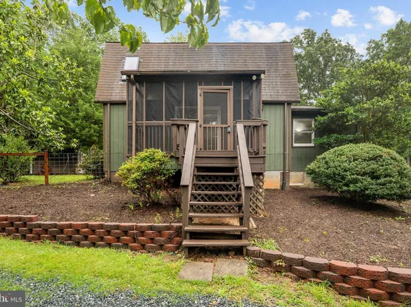 78 Hidden Lake Dr, Stafford, VA 22556