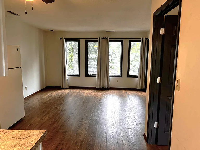 1421 Eastview Dr #B — Photo 11
