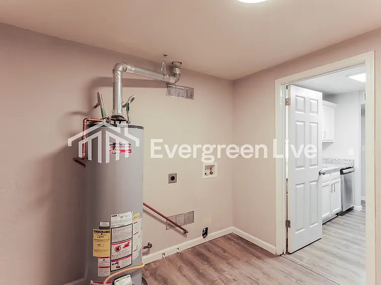 8056 E Victoria Dr — Photo 14