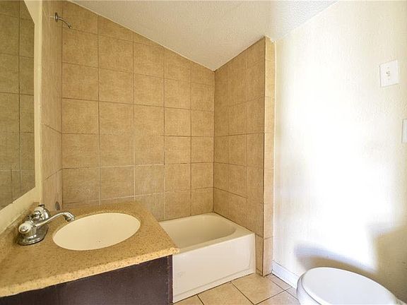 5th image of 2400 Dumaine St #2