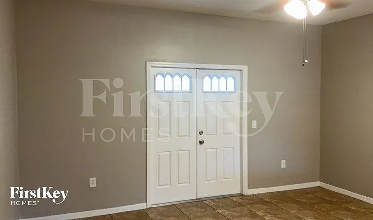 1703 E Wood St — Photo 2