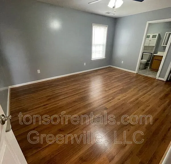 305 Scott St — Photo 16