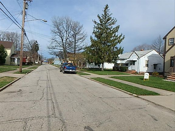 5th image of 20451 Lindbergh Ave