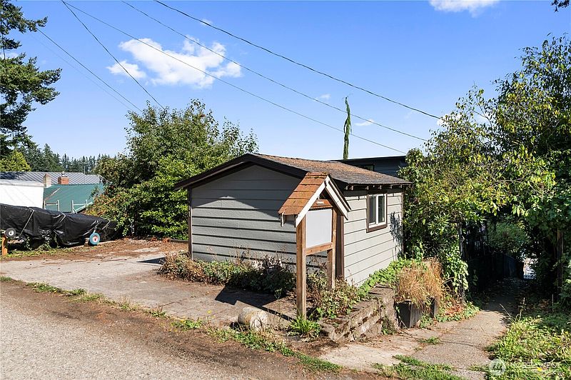 4th image of 7411 Hermosa Beach Road