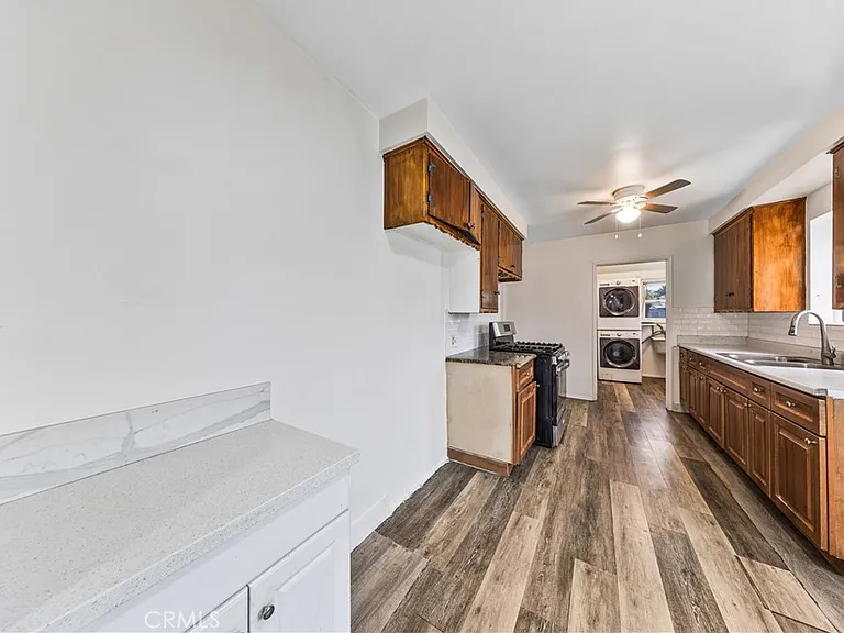 6943 Nagle Ave — Photo 19