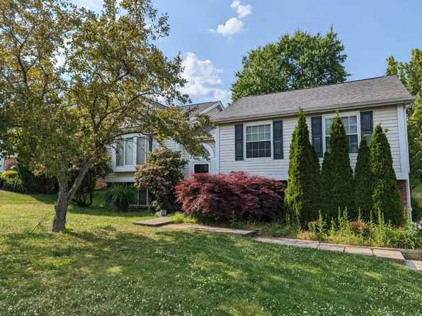 108 Clearbrook Dr, Cranberry Township, PA 16066