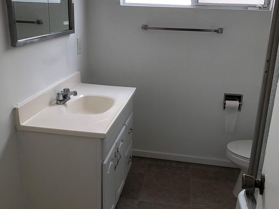 1st image of 11815 Goshen Ave APT 3