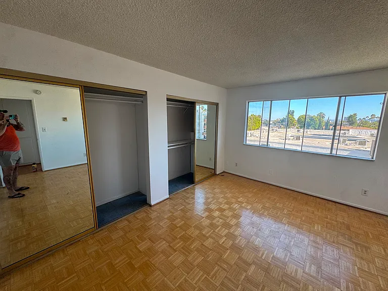 1344 N Martel Ave #306 — Photo 25