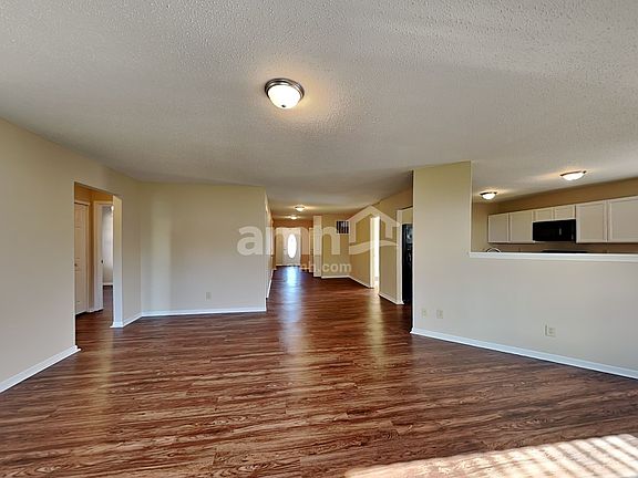 4th image of 1361 Redwood Dr
