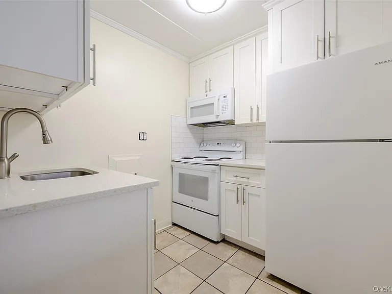 3 Duryea Pl #1D — Photo 6