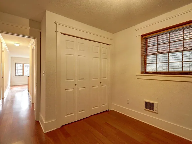 215 17th Ave E #10 — Photo 7