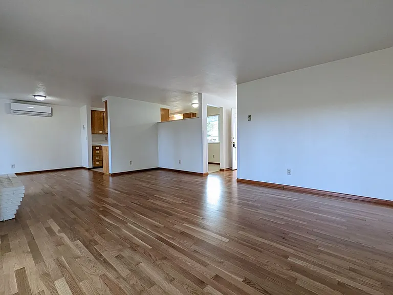 245 E 36th Ave — Photo 5